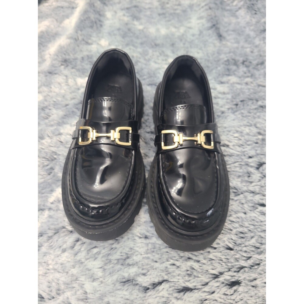Zara Girls Size 31 Black Patent Loafers Gold Horsebit – Like New – Minor Scuff